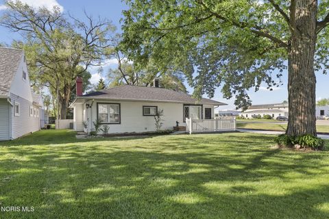 Tiny photo for 586 Garfield Drive, Perrysburg, OH 43551 (MLS # 10008514)
