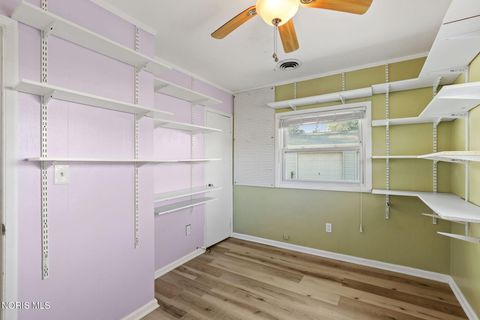Tiny photo for 586 Garfield Drive, Perrysburg, OH 43551 (MLS # 10008514)