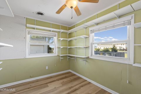 Tiny photo for 586 Garfield Drive, Perrysburg, OH 43551 (MLS # 10008514)