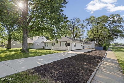 Tiny photo for 586 Garfield Drive, Perrysburg, OH 43551 (MLS # 10008514)