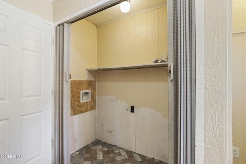Tiny photo for 586 Garfield Drive, Perrysburg, OH 43551 (MLS # 10008514)
