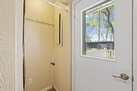 Tiny photo for 586 Garfield Drive, Perrysburg, OH 43551 (MLS # 10008514)