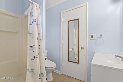Tiny photo for 586 Garfield Drive, Perrysburg, OH 43551 (MLS # 10008514)