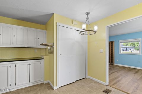 Tiny photo for 586 Garfield Drive, Perrysburg, OH 43551 (MLS # 10008514)