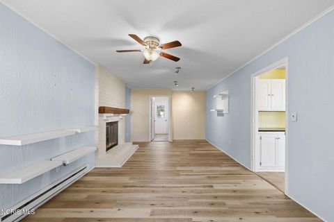 Tiny photo for 586 Garfield Drive, Perrysburg, OH 43551 (MLS # 10008514)