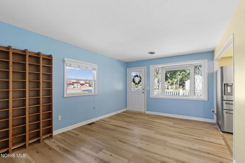 Tiny photo for 586 Garfield Drive, Perrysburg, OH 43551 (MLS # 10008514)