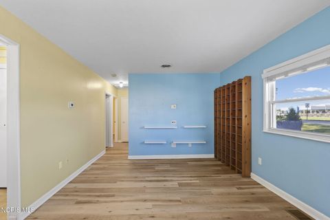 Tiny photo for 586 Garfield Drive, Perrysburg, OH 43551 (MLS # 10008514)