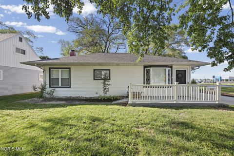 Tiny photo for 586 Garfield Drive, Perrysburg, OH 43551 (MLS # 10008514)