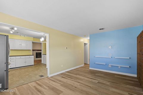 Tiny photo for 586 Garfield Drive, Perrysburg, OH 43551 (MLS # 10008514)
