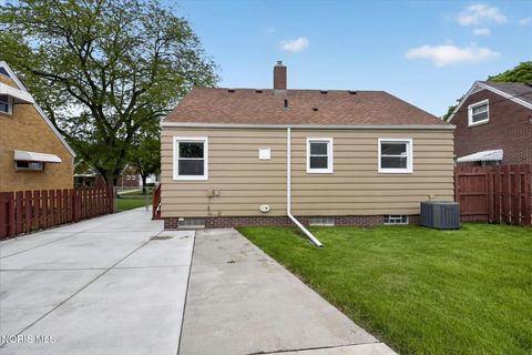 Tiny photo for 2262 Westmonte Road, Toledo, OH 43607 (MLS # 10008333)