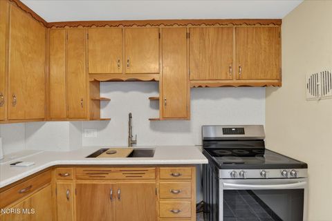 Tiny photo for 2262 Westmonte Road, Toledo, OH 43607 (MLS # 10008333)