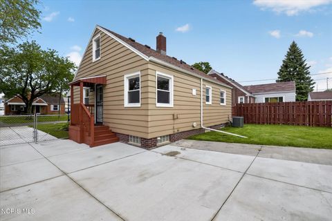 Tiny photo for 2262 Westmonte Road, Toledo, OH 43607 (MLS # 10008333)