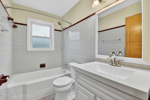 Tiny photo for 2262 Westmonte Road, Toledo, OH 43607 (MLS # 10008333)