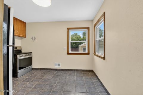 Tiny photo for 2262 Westmonte Road, Toledo, OH 43607 (MLS # 10008333)