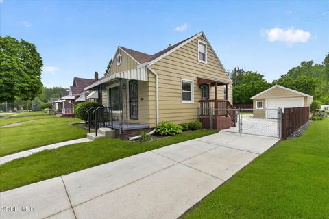 Tiny photo for 2262 Westmonte Road, Toledo, OH 43607 (MLS # 10008333)