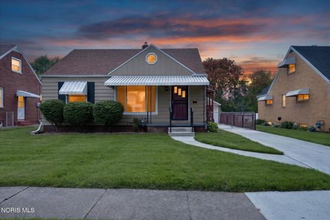 Photo of 2262 Westmonte Road, Toledo, OH 43607 (MLS # 10008333)