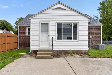 Tiny photo for 1447 Craigwood Road, Toledo, OH 43612 (MLS # 10012052)