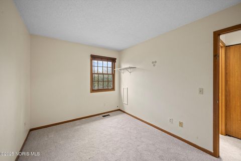 Tiny photo for 2714 Sweetbriar Court, Toledo, OH 43615 (MLS # 10002640)