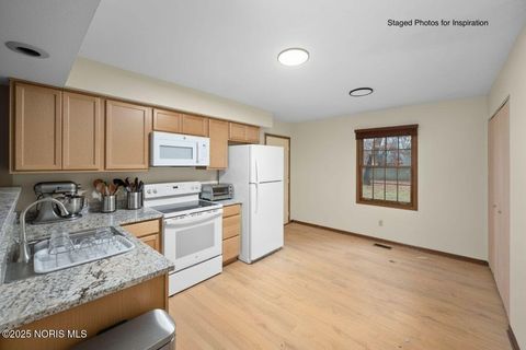 Tiny photo for 2714 Sweetbriar Court, Toledo, OH 43615 (MLS # 10002640)