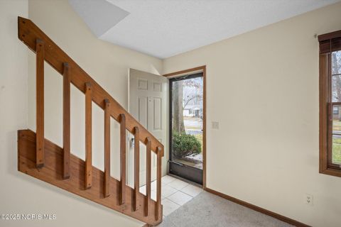 Tiny photo for 2714 Sweetbriar Court, Toledo, OH 43615 (MLS # 10002640)