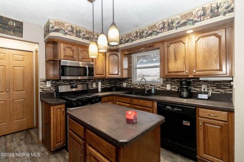 Tiny photo for 3359 Bordeaux Rue, Northwood, OH 43619 (MLS # 10003282)