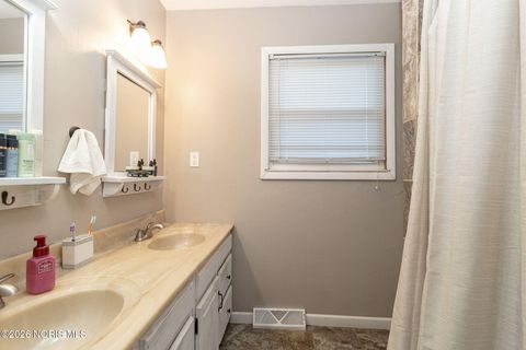 Tiny photo for 3359 Bordeaux Rue, Northwood, OH 43619 (MLS # 10003282)