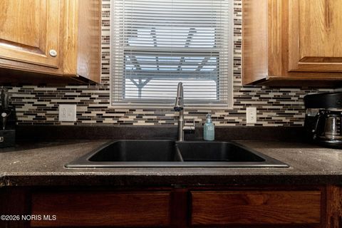 Tiny photo for 3359 Bordeaux Rue, Northwood, OH 43619 (MLS # 10003282)