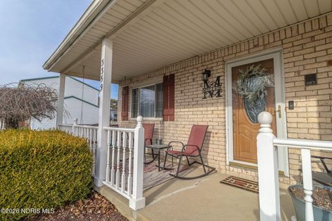 Tiny photo for 3359 Bordeaux Rue, Northwood, OH 43619 (MLS # 10003282)