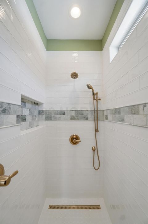 Tiny photo for 1631 Winterwood Court, Bowling Green, OH 43402 (MLS # 10003475)