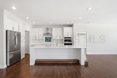 Tiny photo for 1631 Winterwood Court, Bowling Green, OH 43402 (MLS # 10003475)