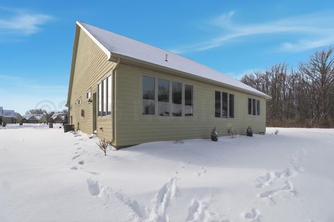 Tiny photo for 1631 Winterwood Court, Bowling Green, OH 43402 (MLS # 10003475)