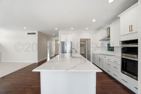 Tiny photo for 1631 Winterwood Court, Bowling Green, OH 43402 (MLS # 10003475)