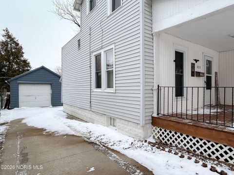Tiny photo for 809 W North Street, Fostoria, OH 44830 (MLS # 10003247)