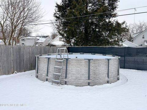 Tiny photo for 809 W North Street, Fostoria, OH 44830 (MLS # 10003247)