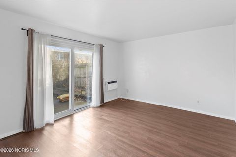 Tiny photo for 4854 Wickford Drive #Apt 2, Sylvania, OH 43560 (MLS # 10003039)