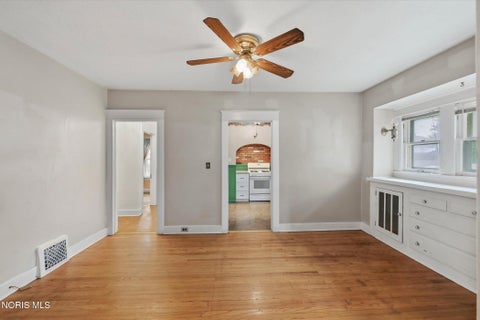 Tiny photo for 4402 N Lockwood Avenue, Toledo, OH 43612 (MLS # 10013605)