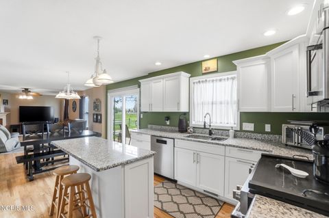 Tiny photo for 674 Harrison Road, Perrysburg, OH 43551 (MLS # 10006347)