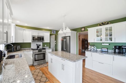 Tiny photo for 674 Harrison Road, Perrysburg, OH 43551 (MLS # 10006347)