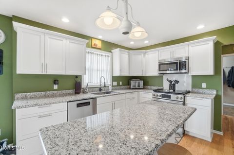 Tiny photo for 674 Harrison Road, Perrysburg, OH 43551 (MLS # 10006347)