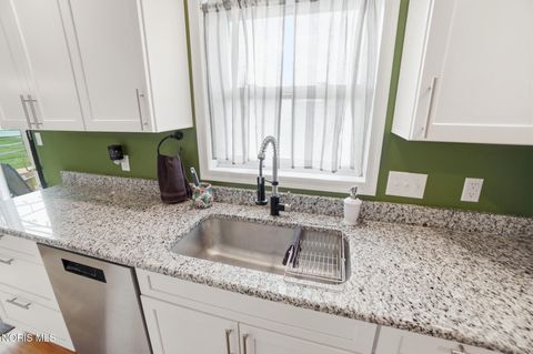 Tiny photo for 674 Harrison Road, Perrysburg, OH 43551 (MLS # 10006347)