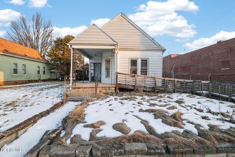 Photo of 1236 Belmont Avenue, Toledo, OH 43607 (MLS # 10004155)