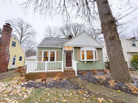 Photo of 4125 Rugby Drive, Toledo, OH 43614 (MLS # 10001885)