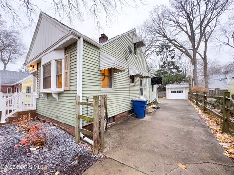 Tiny photo for 4125 Rugby Drive, Toledo, OH 43614 (MLS # 10001885)