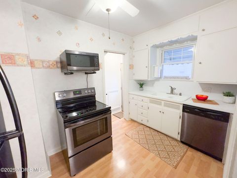 Tiny photo for 4125 Rugby Drive, Toledo, OH 43614 (MLS # 10001885)