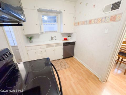 Tiny photo for 4125 Rugby Drive, Toledo, OH 43614 (MLS # 10001885)