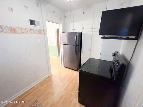 Tiny photo for 4125 Rugby Drive, Toledo, OH 43614 (MLS # 10001885)