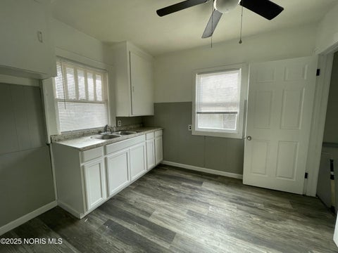 Tiny photo for 1725 Brussels Street, Toledo, OH 43613 (MLS # 10011401)