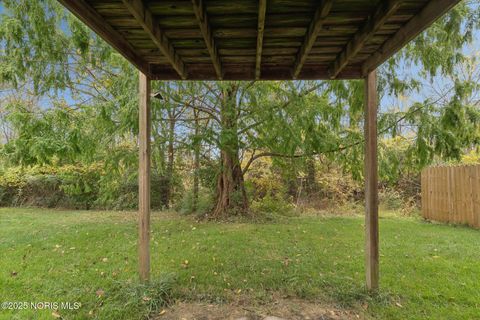 Tiny photo for 710 Hilltop Lane, Toledo, OH 43615 (MLS # 10000609)