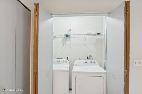 Tiny photo for 710 Hilltop Lane, Toledo, OH 43615 (MLS # 10000609)