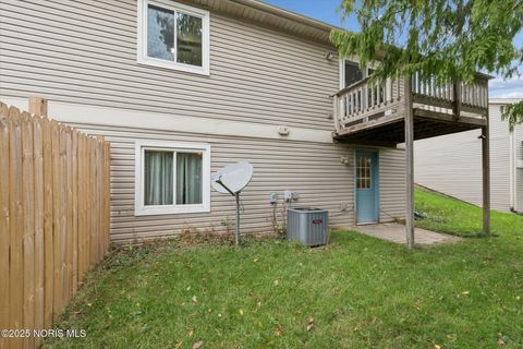 Tiny photo for 710 Hilltop Lane, Toledo, OH 43615 (MLS # 10000609)